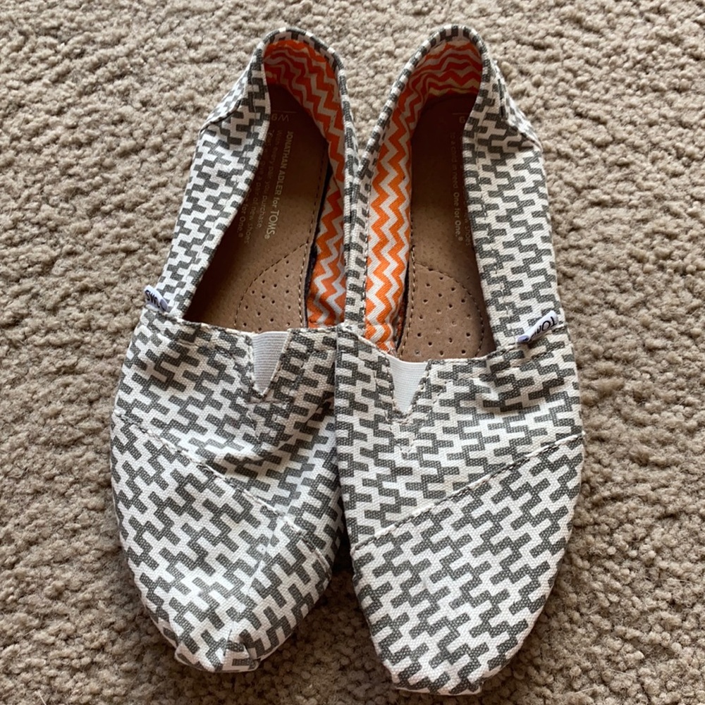 Geometric toms shoes